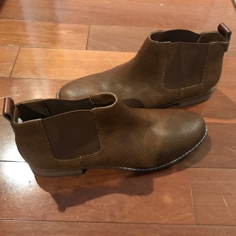 AMERICAN EAGLE ANKLE BOOTIES
